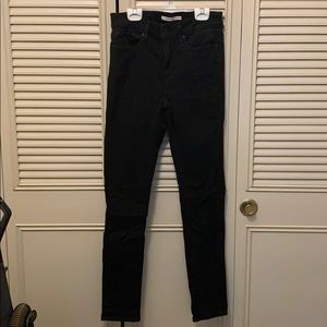 Levi’s Slimming Skinny Jean